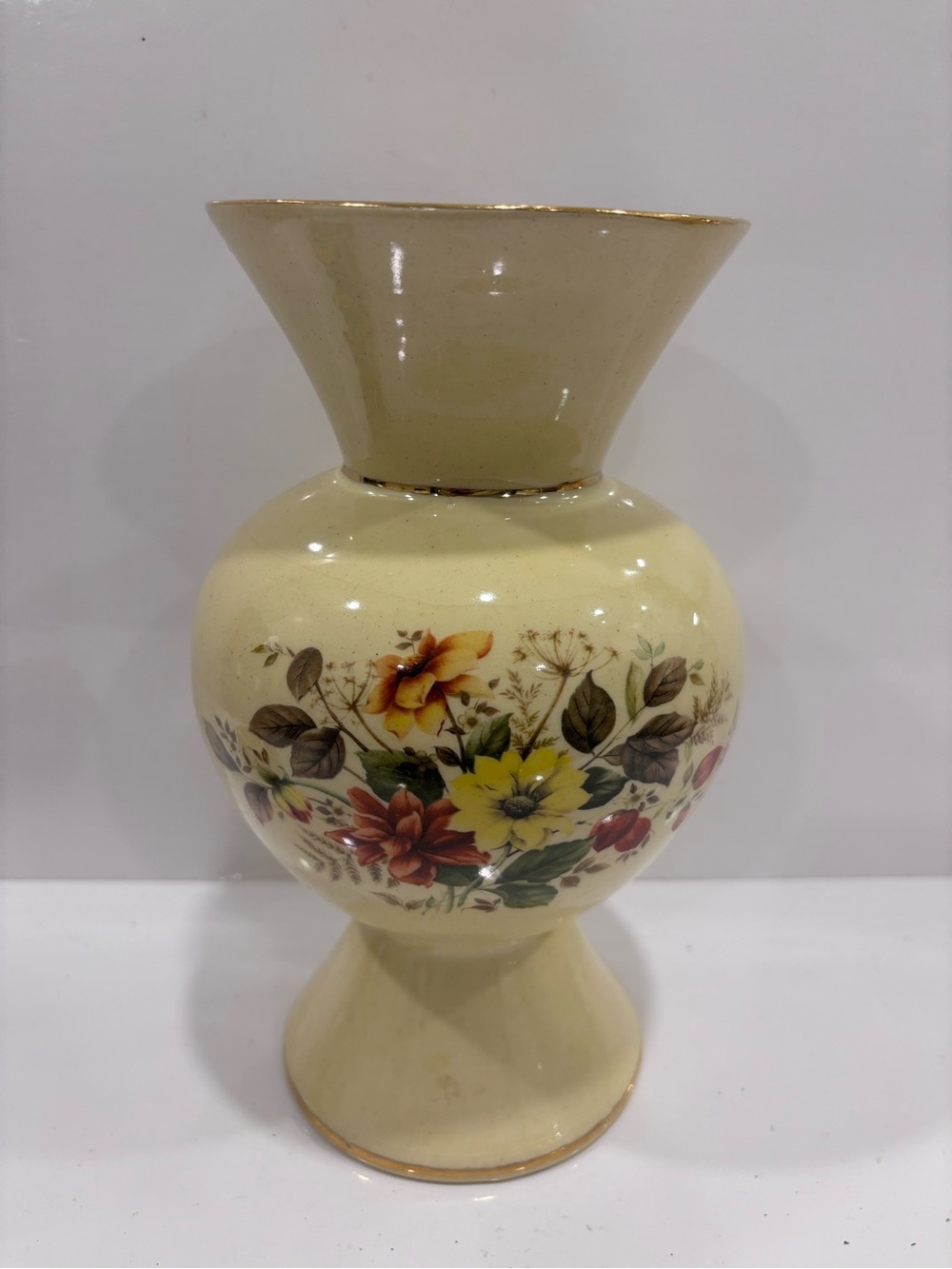 Vintage har-ler Canada floral ceramic vase ivory speckled glaze 9” pedestal vase
